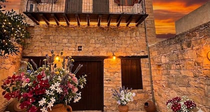Daphne Cottage - A Charming Cottage in Vasa Village