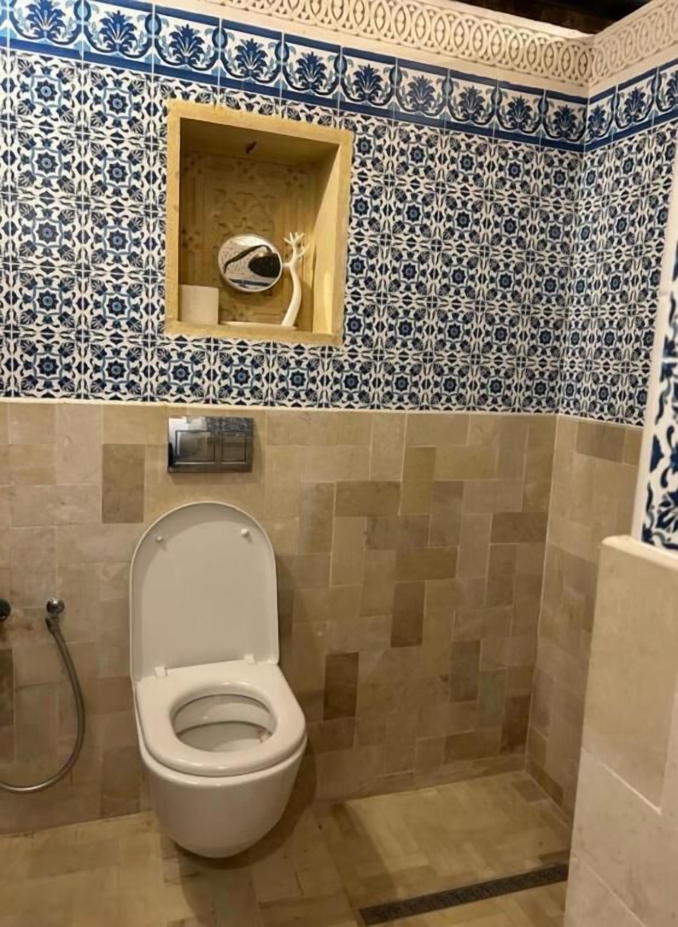 Superior Double Room, Pool View | Bathroom