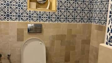 Superior Double Room, Pool View | Bathroom