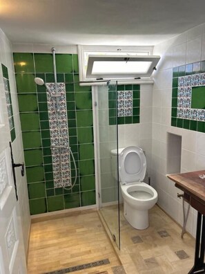 Economy Quadruple Room, Courtyard View | Bathroom - Guesthouse DarHamdoun (Hammam Al Agzaz)