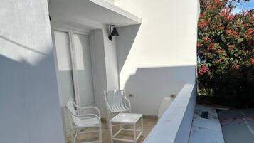 Comfort-Dreibettzimmer, Balkon | Terrasse/Patio