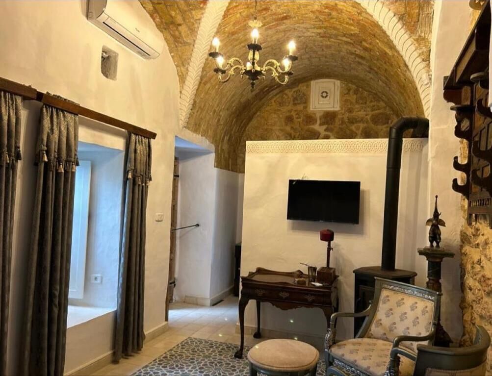Superior Double Room, Pool View | Interior