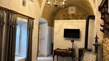 Superior Double Room, Pool View | Interior