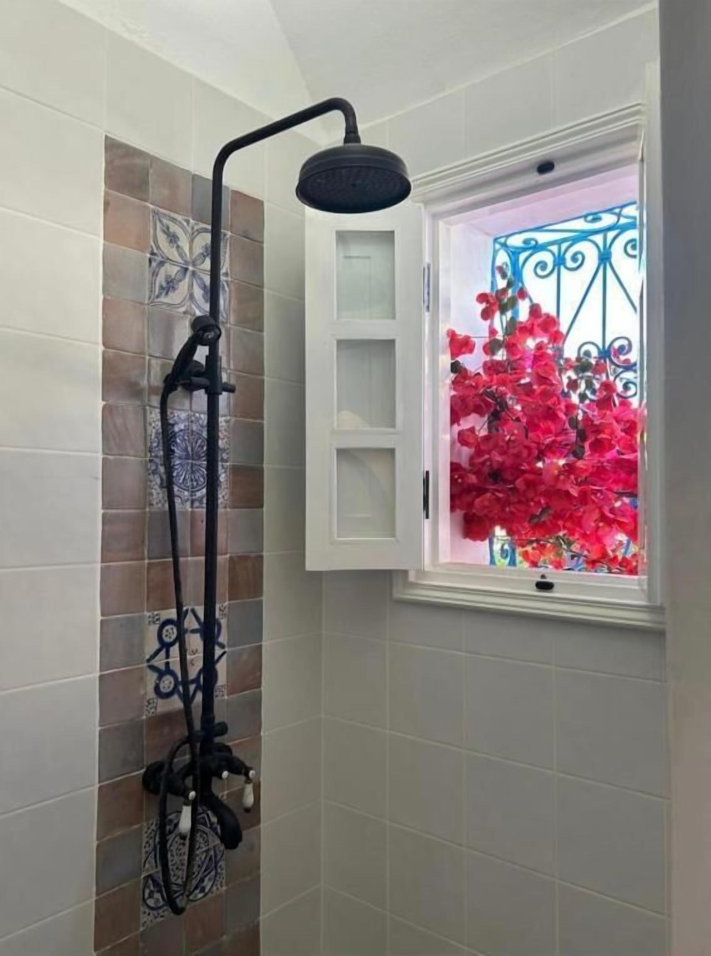 Comfort Triple Room, Balcony | Bathroom