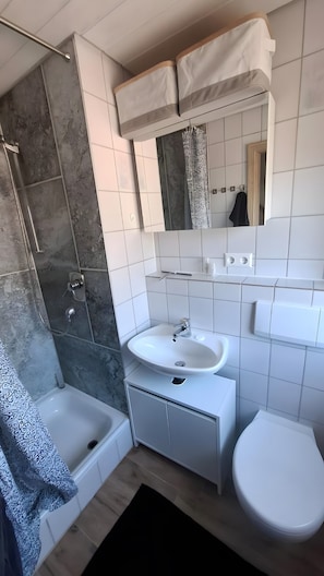 Bathroom - Maisonettewohnung in gärtringen (Gärtringen)