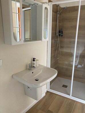 Comfort Apartment | Bathroom - FRANCIACORTA INN HOMESTAY (Piazza)