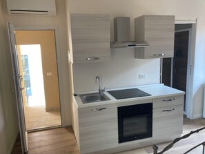 Comfort Apartment | Private kitchen - FRANCIACORTA INN HOMESTAY (Piazza)