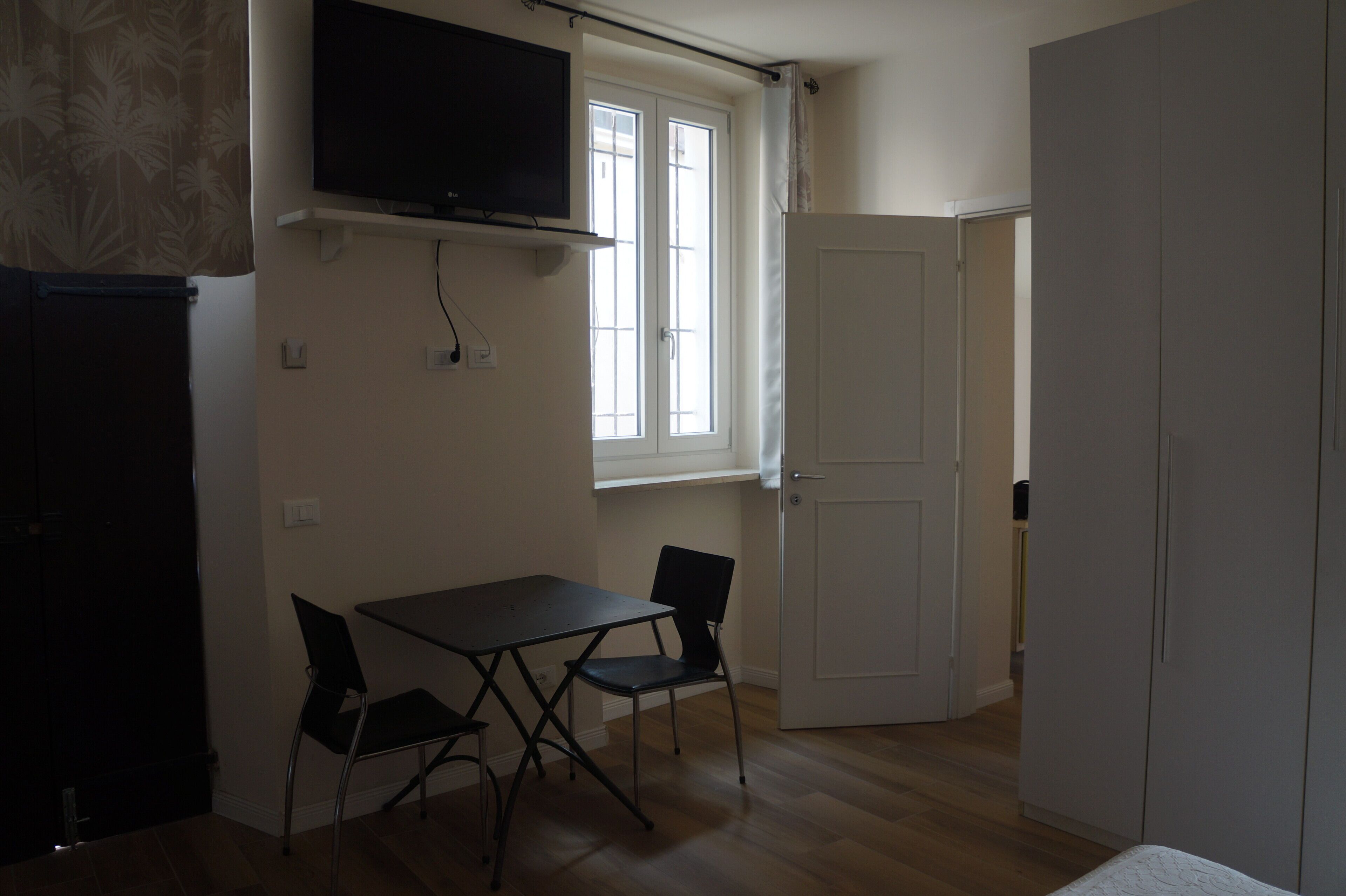 Comfort Apartment, Courtyard View | Dining
