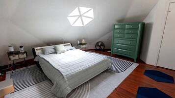 Desk, WiFi, bed sheets
