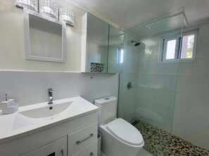 Bathroom - Seawind F104 (Montego Bay)