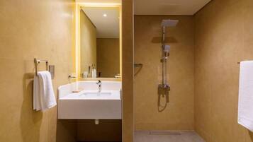 Combined shower/bathtub, hair dryer, slippers, towels