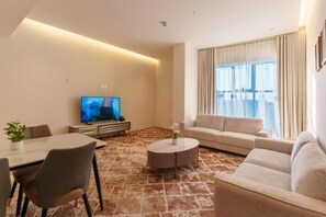 Suite familiare, vista città | Area soggiorno