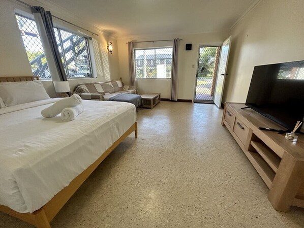 Room - Great Value Stay in Robertson | 5 mins to Shops (Robertson)