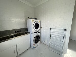 Interior - Great Value Stay in Robertson | 5 mins to Shops (Robertson)