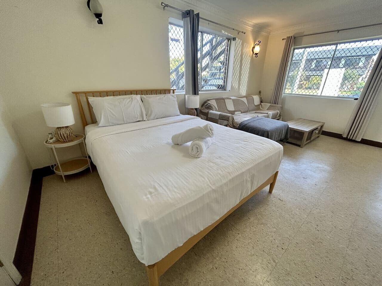 Iron/ironing board, WiFi, bed sheets