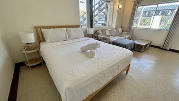 Iron/ironing board, WiFi, bed sheets