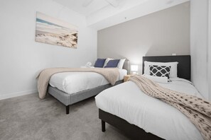 Iron/ironing board, travel cot, WiFi, bed sheets - Stylish Fortitude Valley Apt |City Views + Parking (Fortitude Valley)