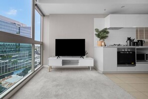 Fridge, microwave, oven, stovetop - Stylish Fortitude Valley Apt |City Views + Parking (Fortitude Valley)