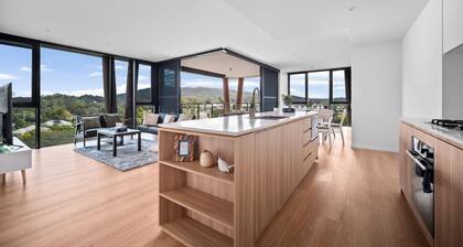 Sky-High Retreat view& Shopping at Your Doorstep