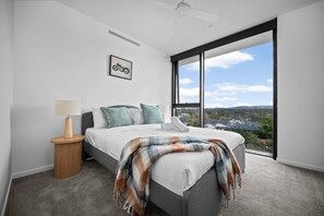 Desk, iron/ironing board, WiFi, bed sheets