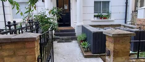 House | 1 bedroom