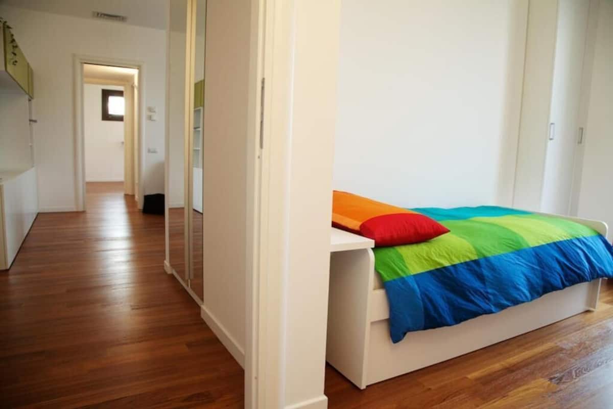 Basic Apartment, 2 Bedrooms, Balcony (Tricolare Basic) | Meja, ruang kerja komputer riba, Wi-fi percuma 