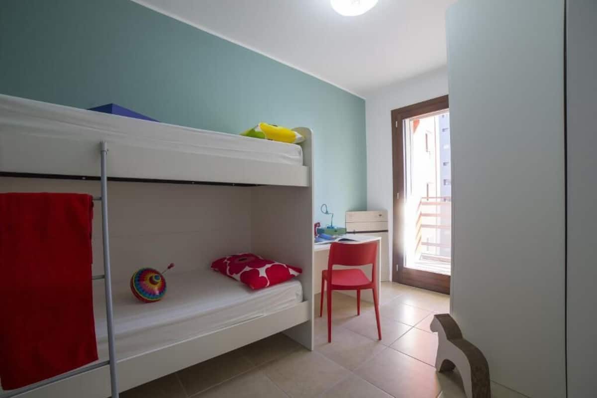 Superior Apartment, 2 Bedrooms, Balcony (Trilocale Superior) | Meja, ruang kerja komputer riba, Wi-fi percuma 