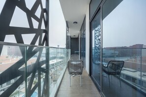 Apartment, Balcony | Property grounds - Bloomfields 2BR in The Gate - Masdar  (Abu Dhabi)