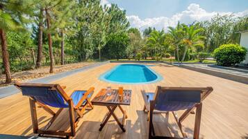 2 piscines a l'aire lliure