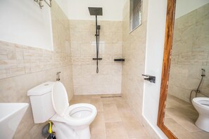 Bungalow, Garden View | Bathroom | Shower, free toiletries, towels, soap - Wang Oo Premises  (Gulu)