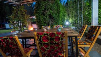 Outdoor dining