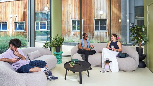 A modern interior with sofas, a coffee table, and potted plants. - Unite Students - North Lodge - London (London)