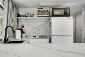 Coffee/tea maker, fridge, microwave, oven - Celestial Luxury Pod Retreat in the Pines of Broken Bow with Hot Tub, Oklahoma (Broken Bow)