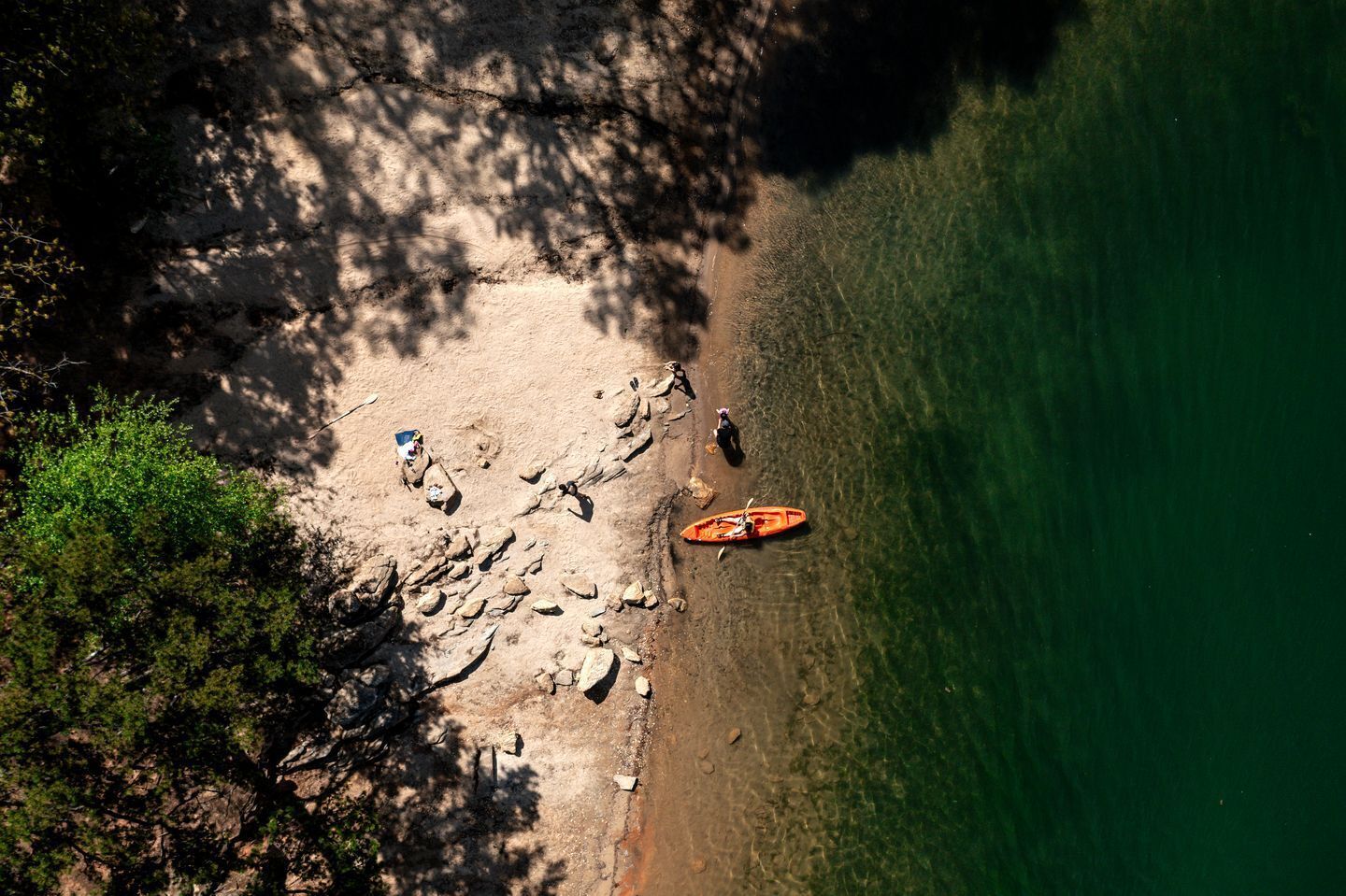 Paseos en velero, kayaks y pesca 