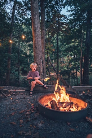 Property grounds - Safari Tent Stay with Outdoor Fire Ring and Comfort in Gainesville, Georgia (Gainesville)