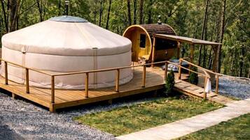 Outdoor spa tub