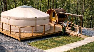 Outdoor spa tub