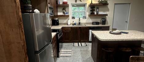 Coffee/tea maker, fridge, oven, stovetop