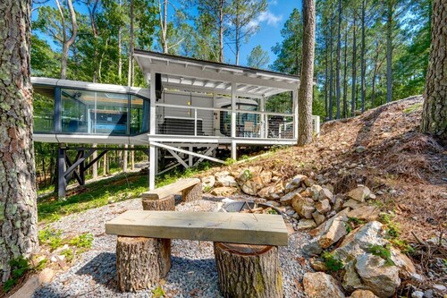 Romantic Stargazing Luxury Pod with Hot Tub Near Beavers Bend State Park, Oklahoma