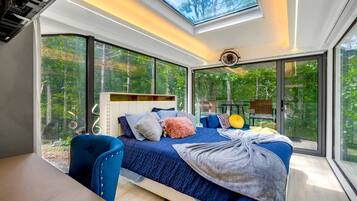 1 bedroom, desk, iron/ironing board, WiFi