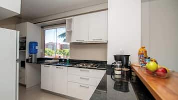 Apartment, Balcony, City View | Private kitchen