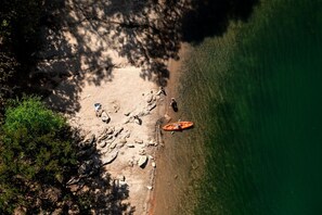 Paseos en velero, kayaks y pesca