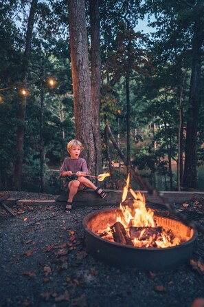 Property grounds - Cozy Safari Tent with Kayaking and Outdoor Relaxation in Gainesville, Georgia (Gainesville)