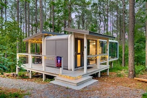 Exterior - Futuristic Luxury Pod with Hot Tub Near Beavers Bend State Park, Oklahoma (Broken Bow)