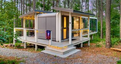 Futuristic Luxury Pod with Hot Tub Near Beavers Bend State Park, Oklahoma