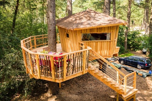 Ferienhaus 'Baumhaus Wernerwald' mit Balkon und WLAN