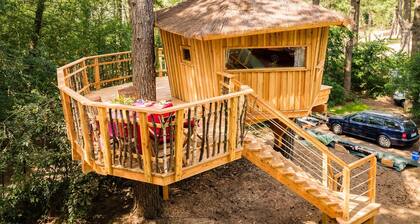 Ferienhaus 'Baumhaus Wernerwald' mit Balkon und WLAN