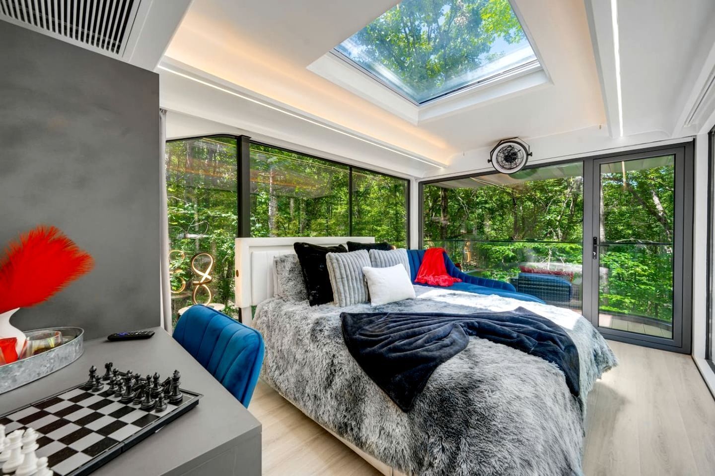 1 bedroom, desk, WiFi, bed sheets