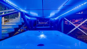 Indoor spa tub