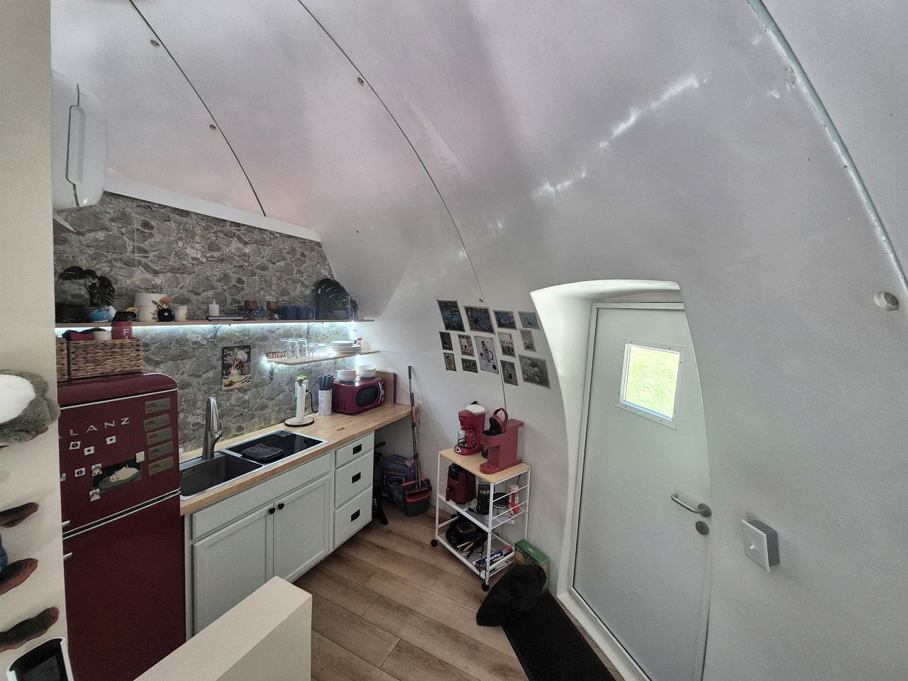 Coffee/tea maker, fridge, microwave, dishwasher
